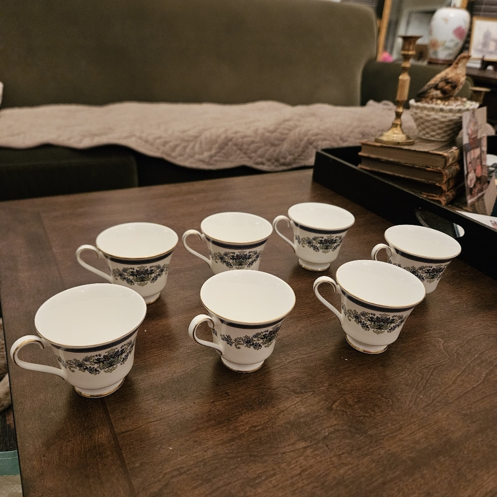 Royal Dolton English Fine Bone China vintage VENETIA Cups 1975 Set of 7